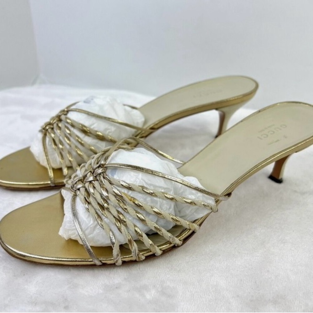 Gucci gold kitten heel 
Like new 
Size 10 1/2 b